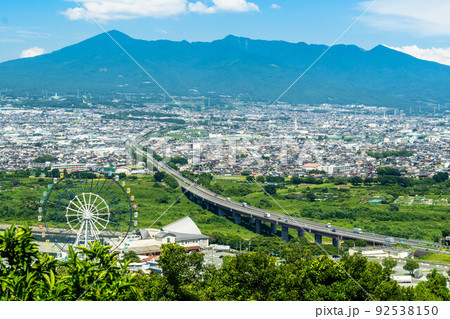 富士山展望スポットから見た富士市と富士山 92538150