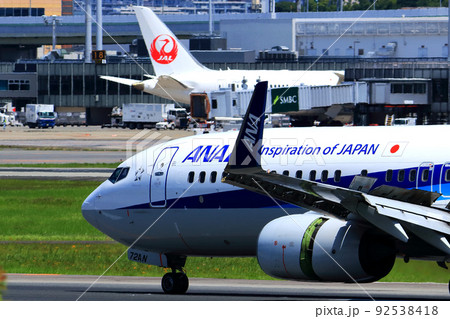 大阪国際空港 離着陸する旅客機 大阪国際空港 離着陸する旅客機 92538418