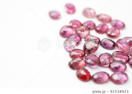 光るたくさんのルビー 光るたくさんのルビー 92538923