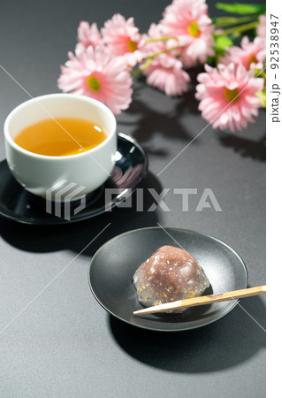 葛饅頭と日本茶 葛饅頭と日本茶 92538947