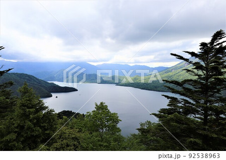 栃木県日光市・梅雨の中禅寺湖 栃木県日光市・梅雨の中禅寺湖 92538963