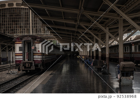Train is parked at platform waiting for passengers in hua lamphong railway station, the main railway station of Thailand located in the center of Bangkok. 92538968