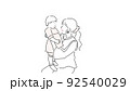 嬉しそうに抱っこされている子供と母親 92540029