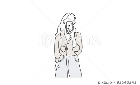 携帯で撮影をしているおしゃれな女性 92540243
