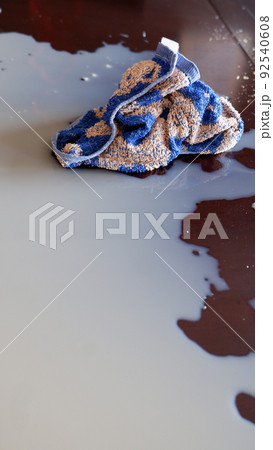 こぼれたアイスコーヒー こぼれたアイスコーヒー 92540608