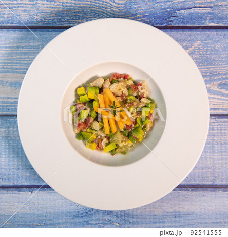 Recipe for ceviche of sea bream with avocado, chilli and lime 92541555