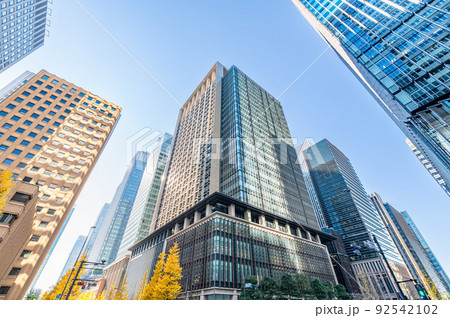 東京都千代田区　日本経済の中心地　丸の内のオフィスビル群 92542102