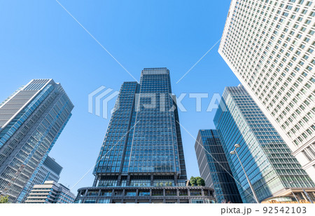 東京都千代田区　日本経済の中心地　丸の内のオフィスビル群 92542103