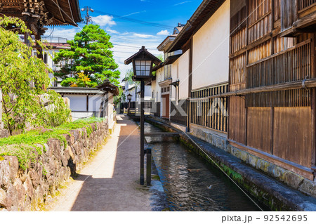 飛騨古川　瀬戸川と白壁土蔵街 92542695