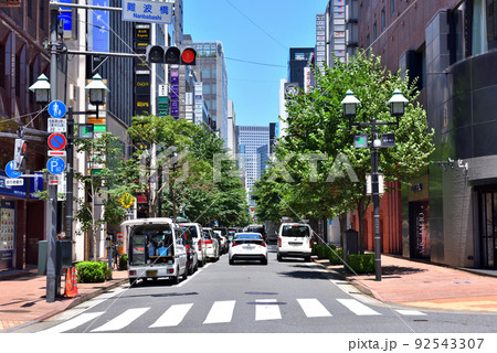 銀座並木通り難波橋交差点の風景 92543307