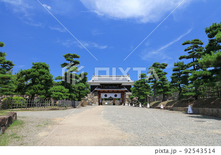 復元された高松城の桜御門 92543514