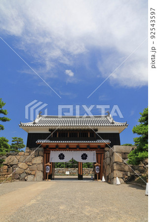 復元された高松城の桜御門 92543597