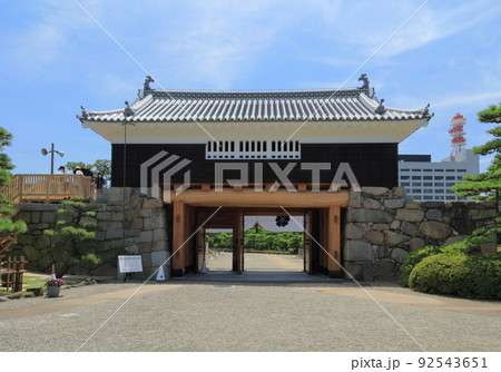 復元された高松城の桜御門（背面） 92543651