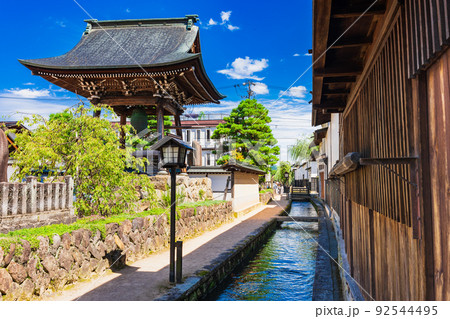 飛騨古川　瀬戸川と白壁土蔵街 92544495