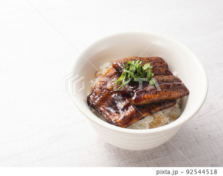 鰻丼 92544518