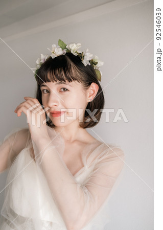 ドレス姿の女性 ドレス姿の女性 92546039
