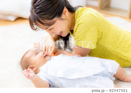 赤ちゃんとお母さん 赤ちゃんとお母さん 92547501