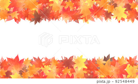 積もったもみじの葉の上下フレーム（ワイド） 92548449