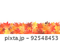 積もったもみじの葉（ワイド） 92548453