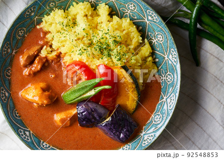 夏野菜とチキンのスパイシーカレー 92548853