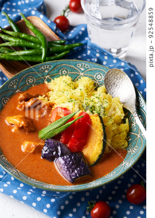 夏野菜とチキンのスパイシーカレー 92548859