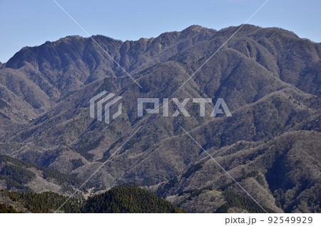丹沢の世附権現山からの展望 丹沢主稜と石棚山稜 丹沢の世附権現山からの展望 丹沢主稜と石棚山稜 92549929