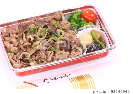 牛肉と舞茸の治部煮　弁当　明るい背景 92549949