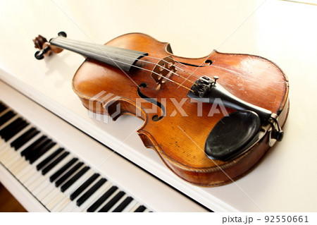 violin and piano keys 92550661