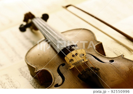 antique violin, close-up view 92550996