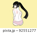 振り向き女の子 92551277