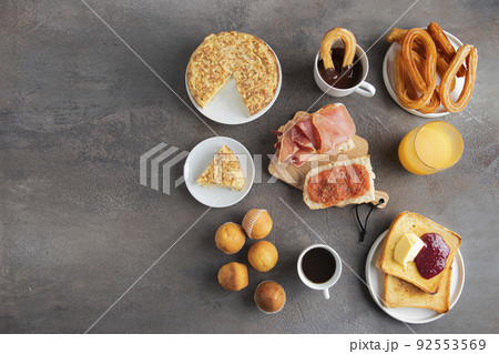 Traditional Spanish breakfast Traditional Spanish breakfast 92553569