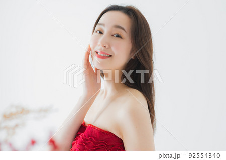 赤いドレスの女性　　 92554340