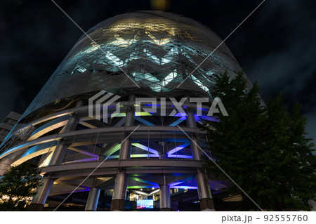 東京都港区の新一ノ橋交差点の商業ビル 92555760