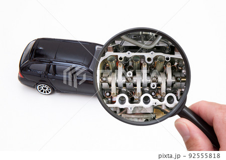 自動車のエンジン　車のエンジンの内部 92555818
