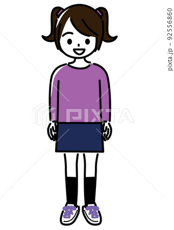 笑顔で立つ小学校低学年の女の子 92556860
