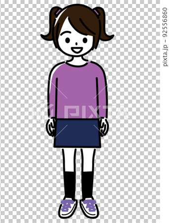 笑顔で立つ小学校低学年の女の子 92556860