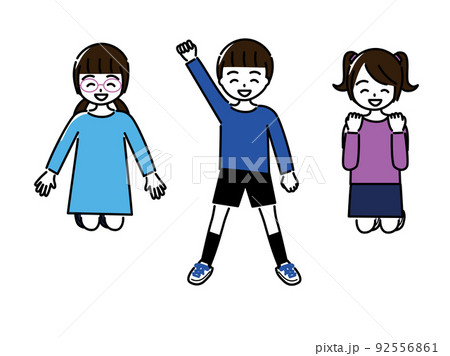 笑顔でジャンプしたりガッツポーズをしたりする小学生3人のセット 92556861