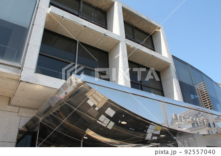 尼崎市立中央図書館　兵庫県尼崎市 92557040