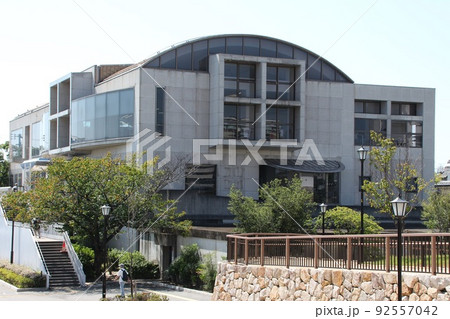 尼崎市立中央図書館　兵庫県尼崎市 92557042