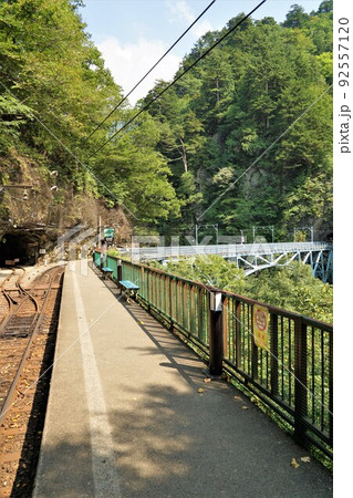 黒部渓谷鉄道からの風景(草薙駅 後曳橋と工事用トンネル)) 黒部渓谷鉄道からの風景(草薙駅 後曳橋と工事用トンネル)) 92557120
