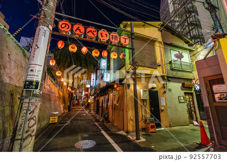 日本の東京都市景観 20万9694人全国で過去最多。悪夢BA.5…行動制限なし、飲み屋街＝7月27日 92557703