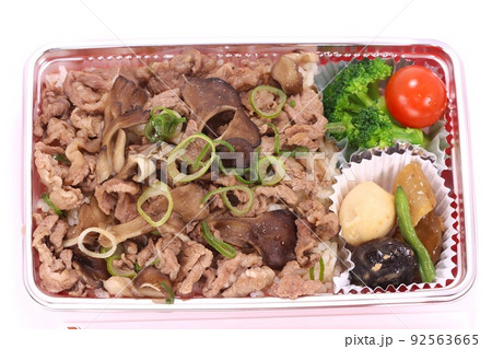 牛肉と舞茸の治部煮　弁当　明るい背景 92563665
