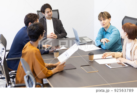 多国籍企業 ビジネス ミーティング 多国籍企業 ビジネス ミーティング 92563789