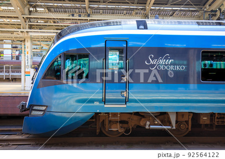 東京駅に停車中のJR東日本E261系特急サフィール踊り子 東京駅に停車中のJR東日本E261系特急サフィール踊り子 92564122