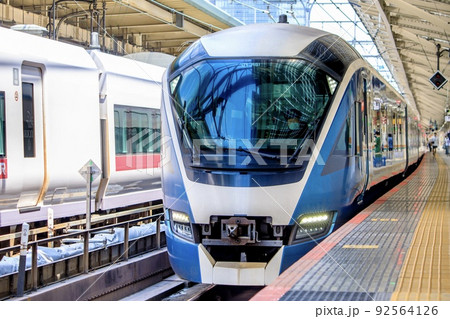 東京駅に停車中のJR東日本E261系特急サフィール踊り子 92564126