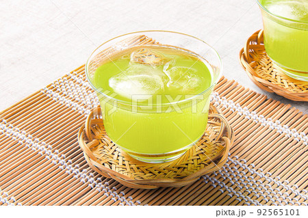 冷たい緑茶 冷たい緑茶 92565101