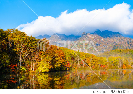 戸隠・鏡池(秋) 戸隠・鏡池(秋) 92565815