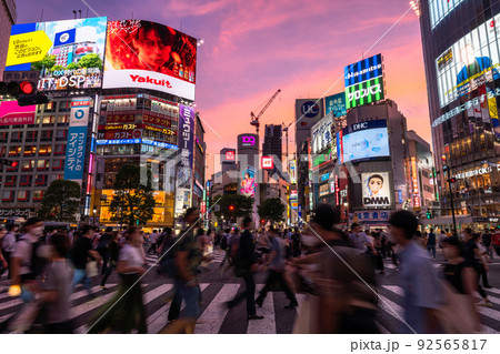 《東京都》渋谷駅前・スクランブル交差点 92565817