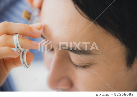 眉毛カット 92566098