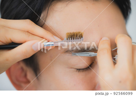 眉毛カット 92566099